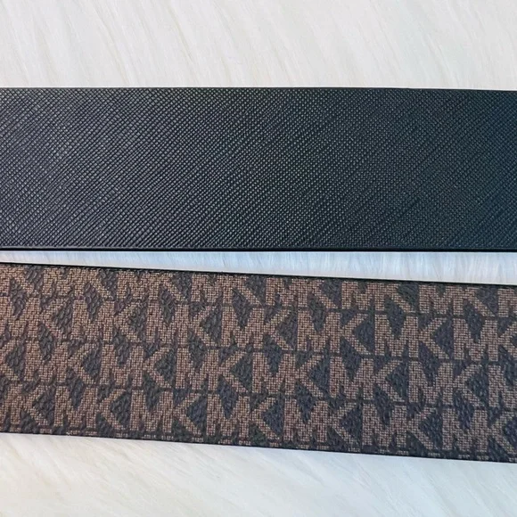 Michael Kors Women’s Twist Reversible Belt Medium - Picture 6 of 10